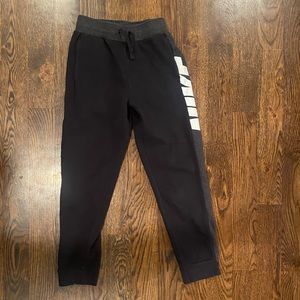 Nike Boys Standard Fit Sweatpants,Size Large,gently used,excellent condition